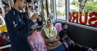 Trash for tickets on Indonesia’s ‘plastic bus’