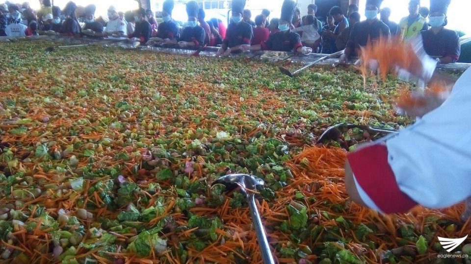 Giant vegetable salad, ginawa sa La Trinidad, Benguet Eagle News